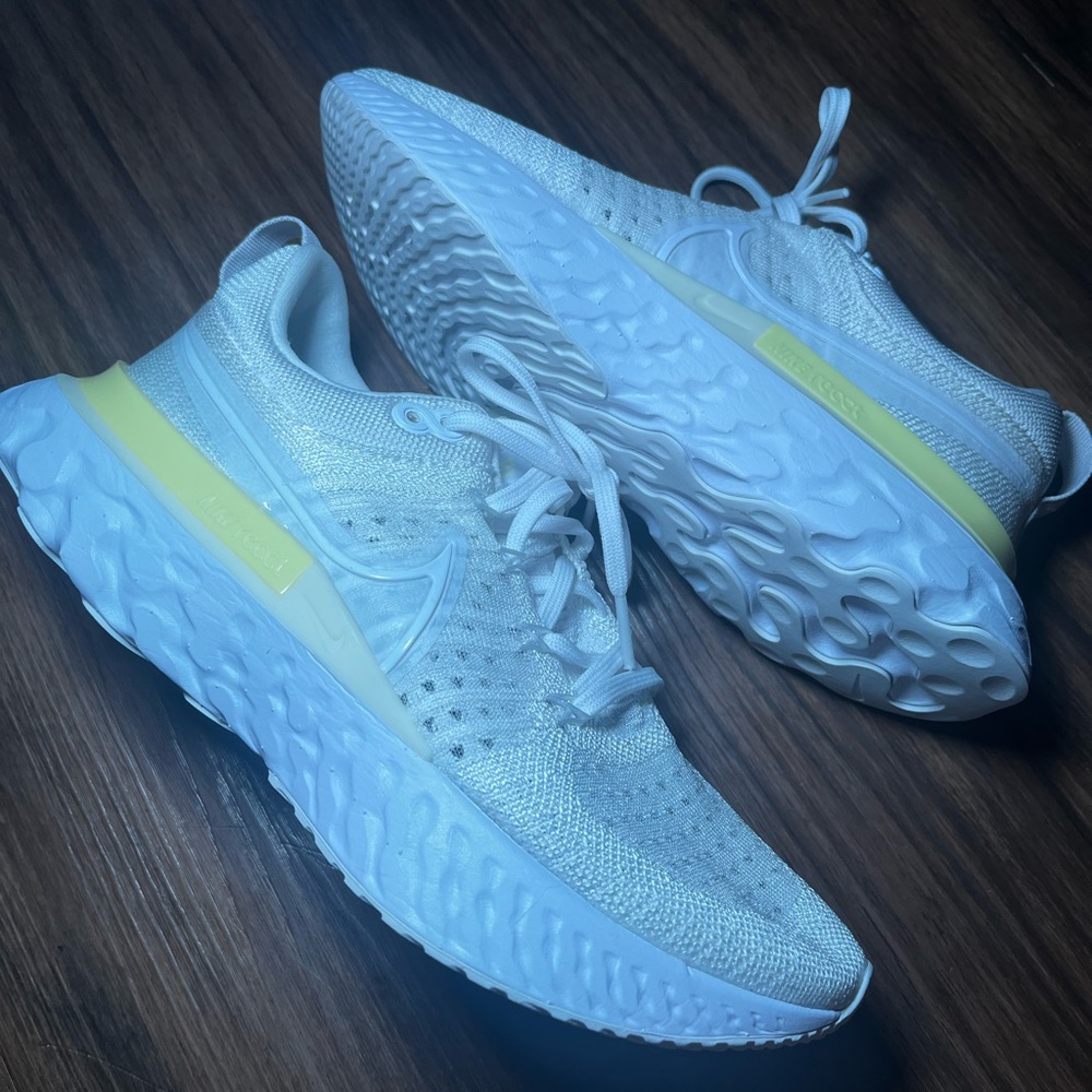 SOLD Nike Infinity Run Flyknit 2 Women Running Shoes White ($150 ) retail